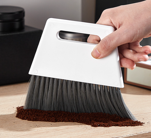 Coffee table cleaning tool